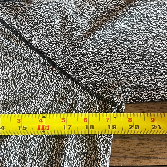 Avia Black White Quarter Zip Pullover Thumb Hole Cuffs Zip Pockets Size M (8-10) - Picture 12 of 14